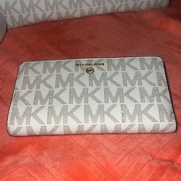 Micheal Kors purse and wallet - Picture 6 of 6